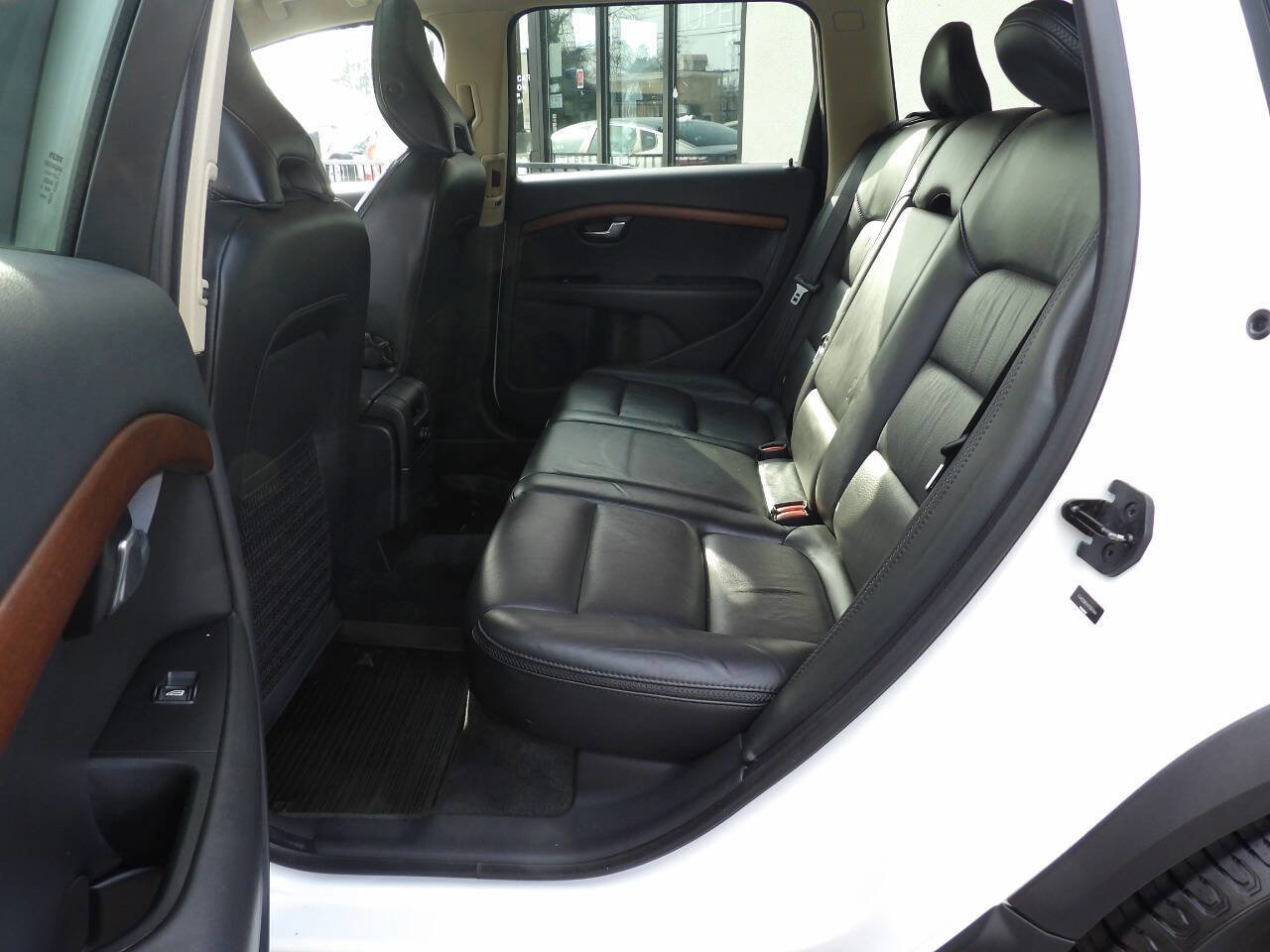 Used 2009 Volvo XC70 3.2 image 9