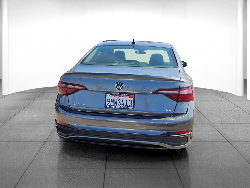 Used 2024 Volkswagen Jetta SE FWD image 5