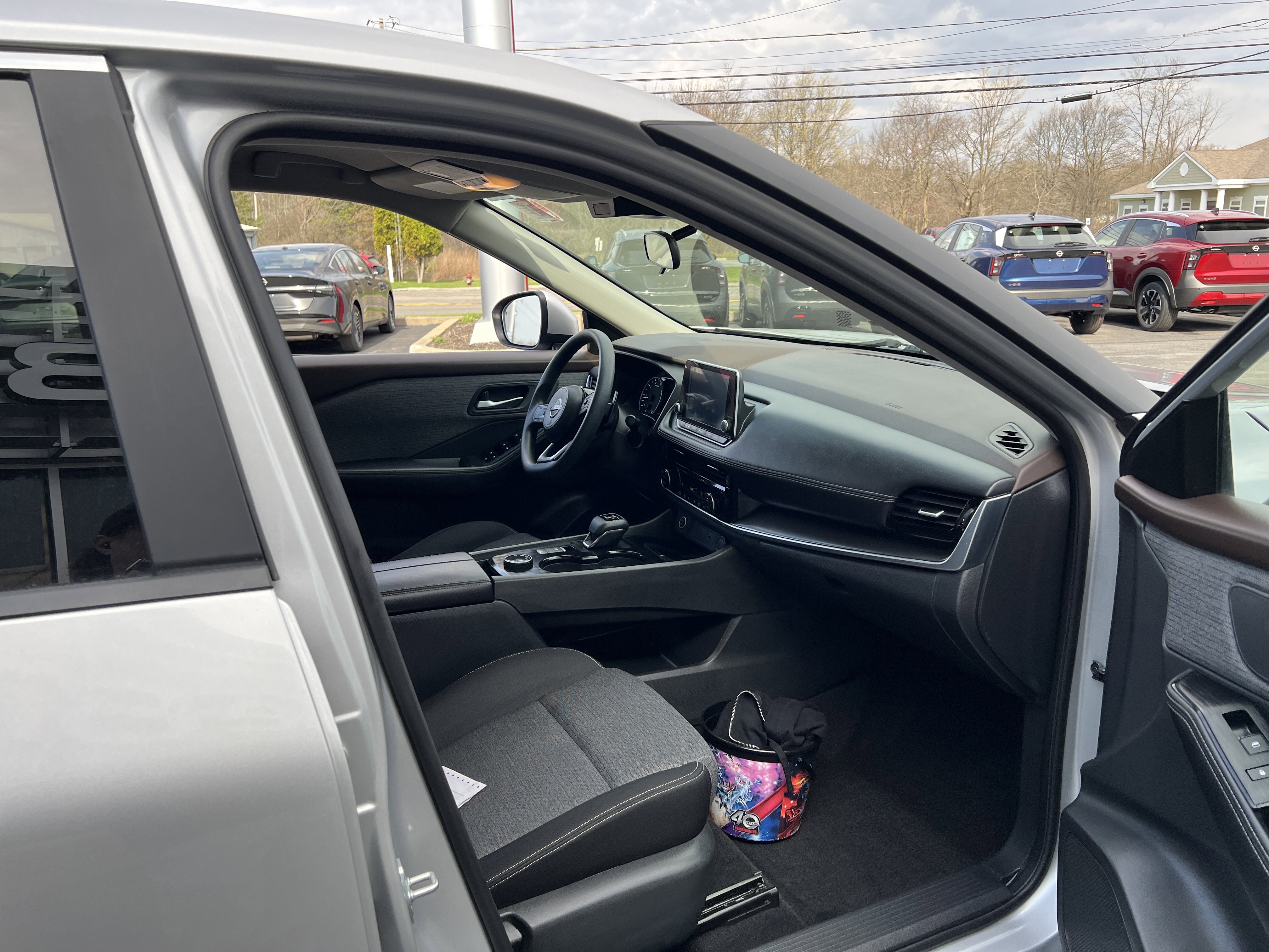Used 2023 Nissan Rogue SV image 11