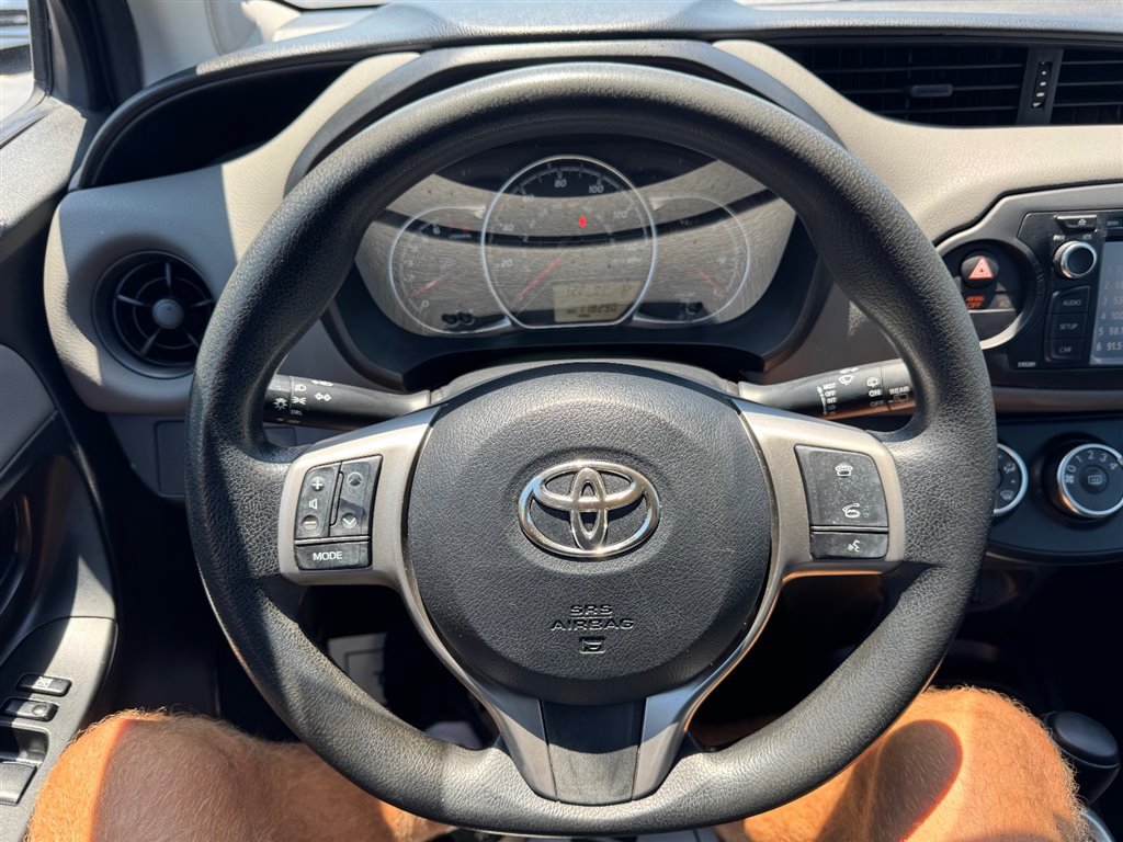 Used 2018 Toyota Yaris L FWD image 11