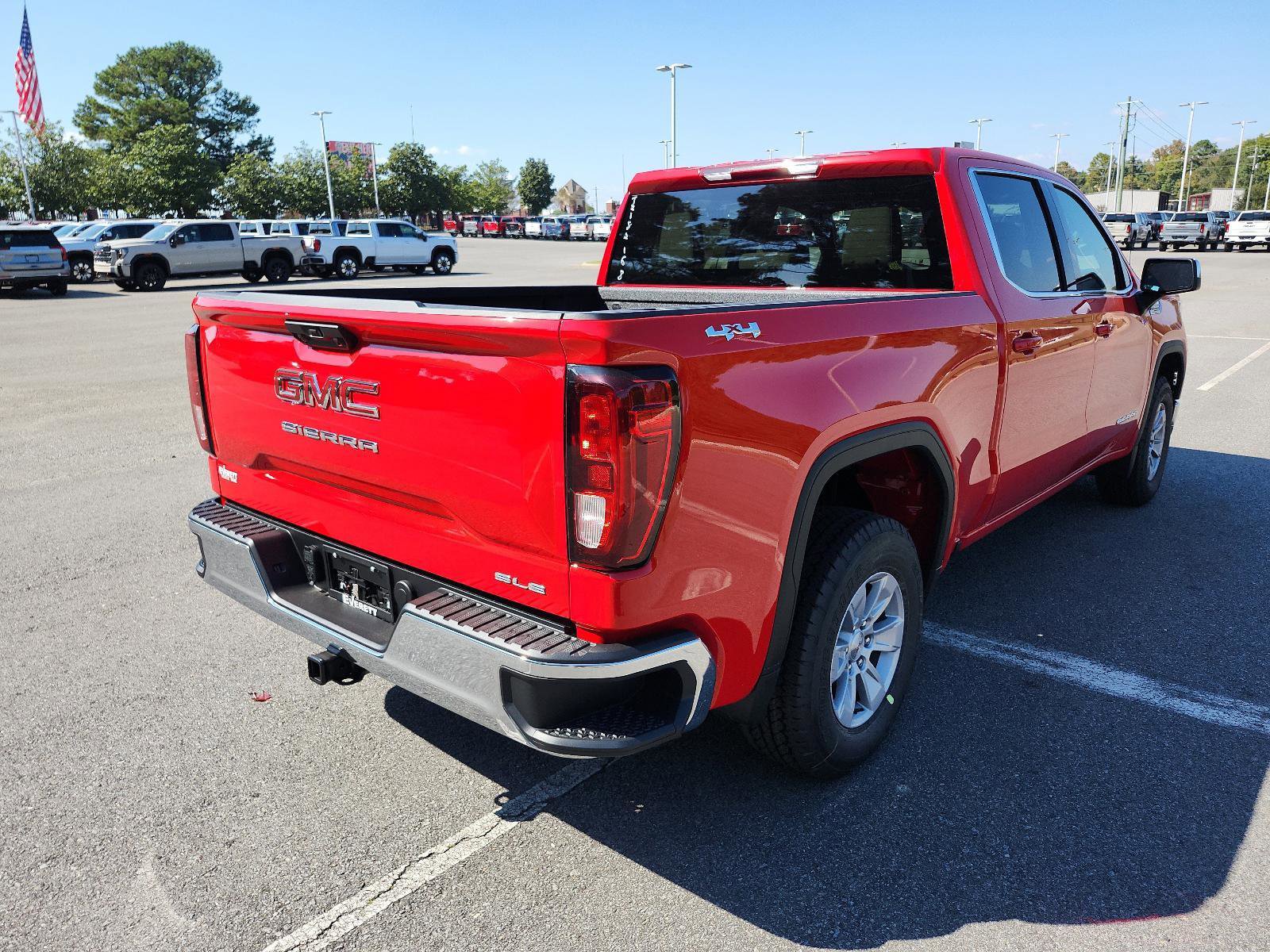 New 2026 GMC Sierra 1500 SLE image 3