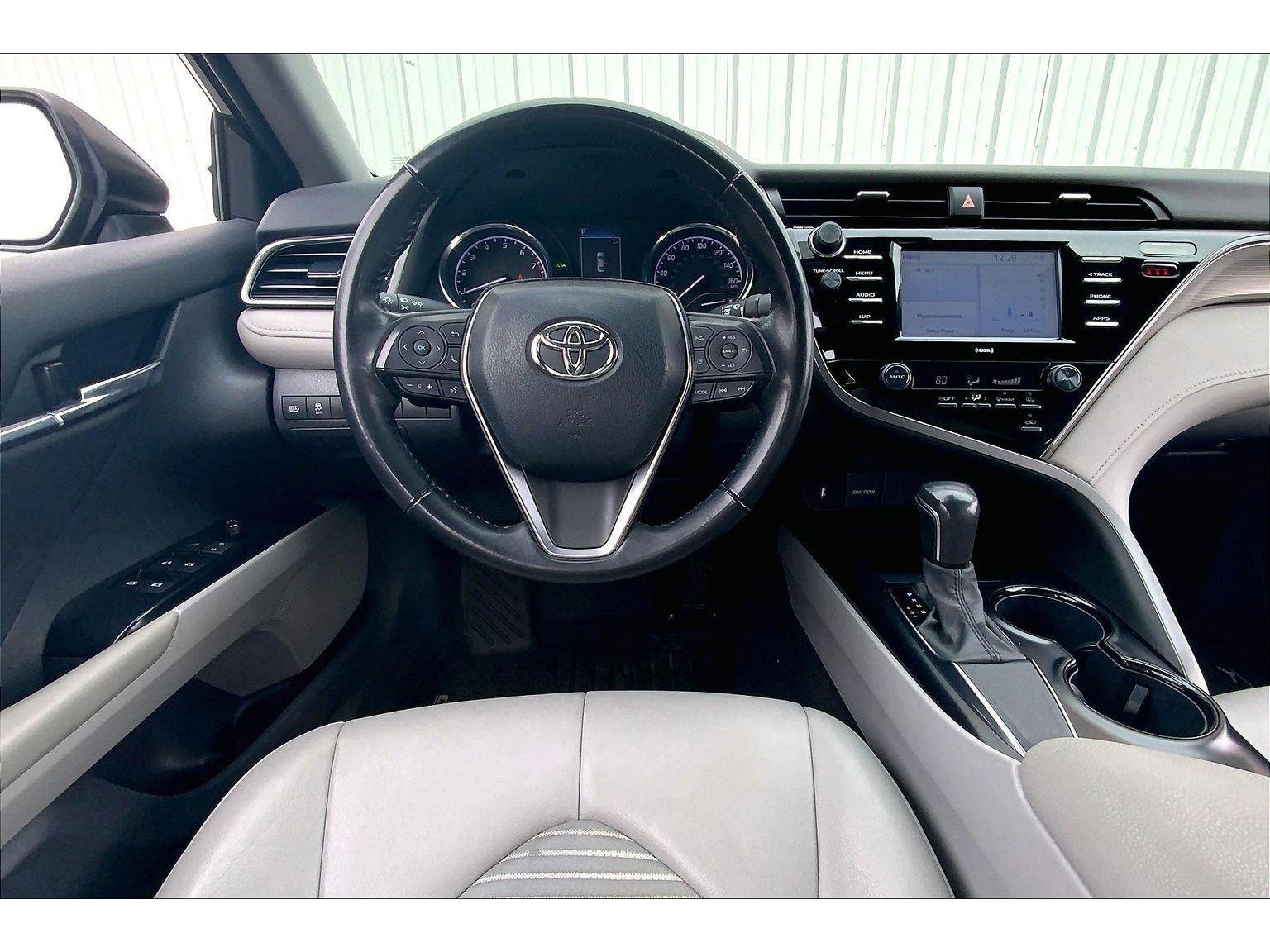 Used 2020 Toyota Camry SE w/ Convenience Package image 5