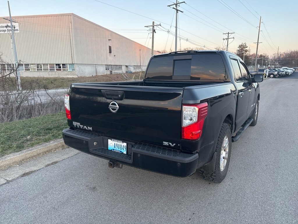 Used 2018 Nissan Titan SV w/ SV Convenience Package image 5