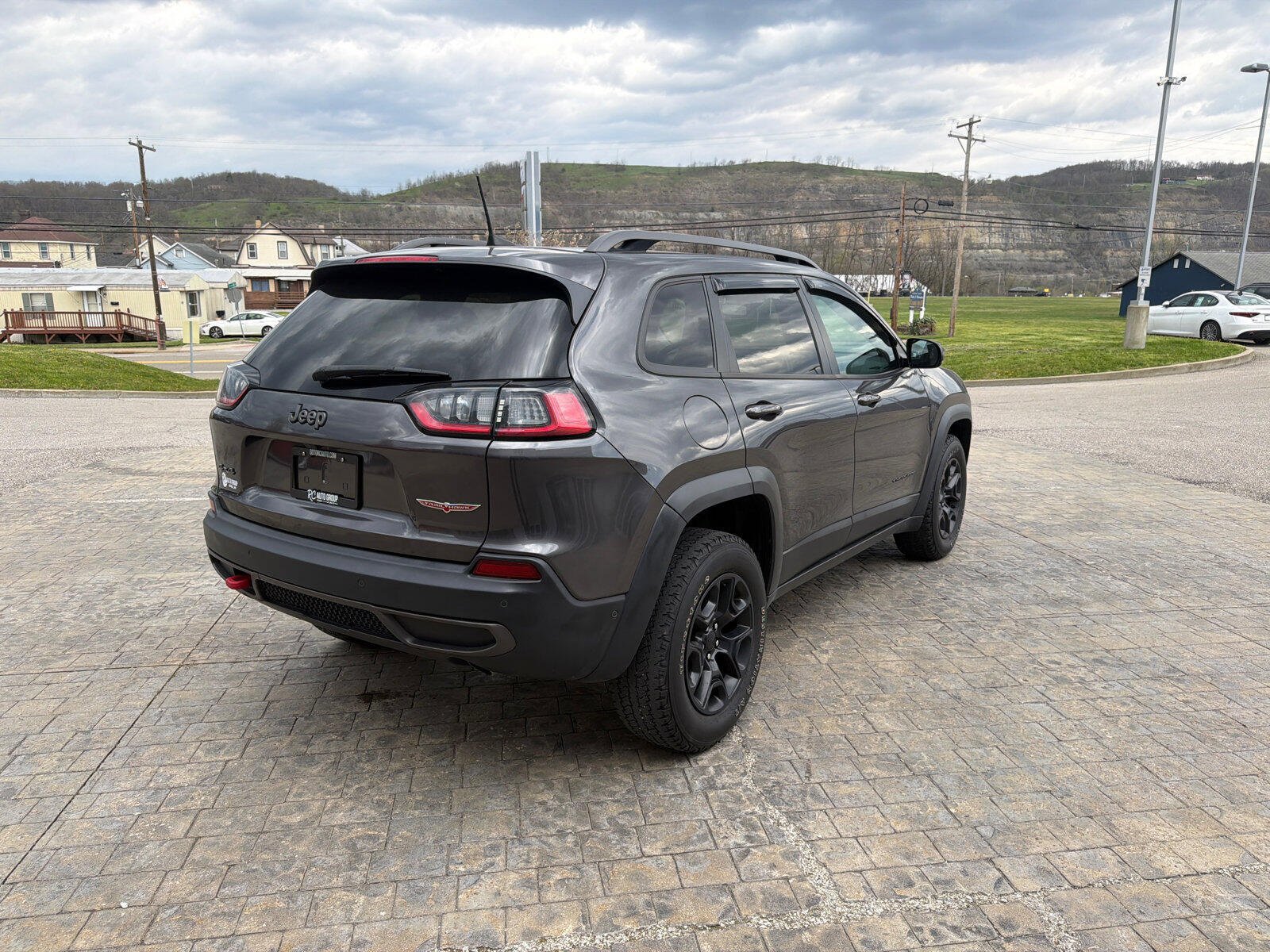 Used 2020 Jeep Cherokee Trailhawk image 8