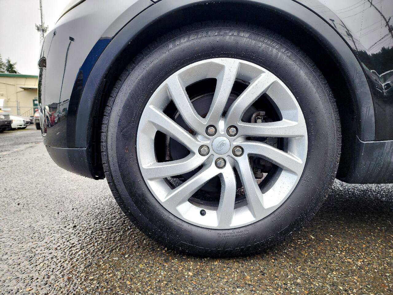 Used 2017 Land Rover Discovery SE image 43