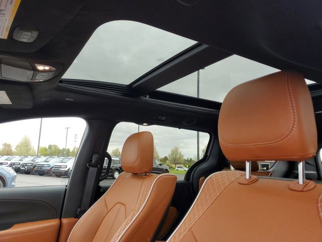 Used 2026 Chrysler Pacifica Pinnacle FWD image 10