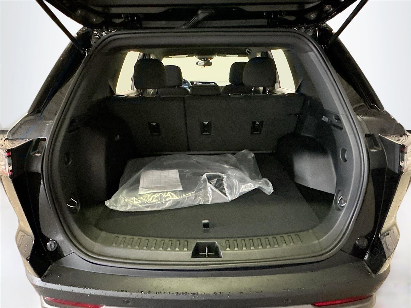 Used 2026 Chevrolet Equinox LT FWD image 29