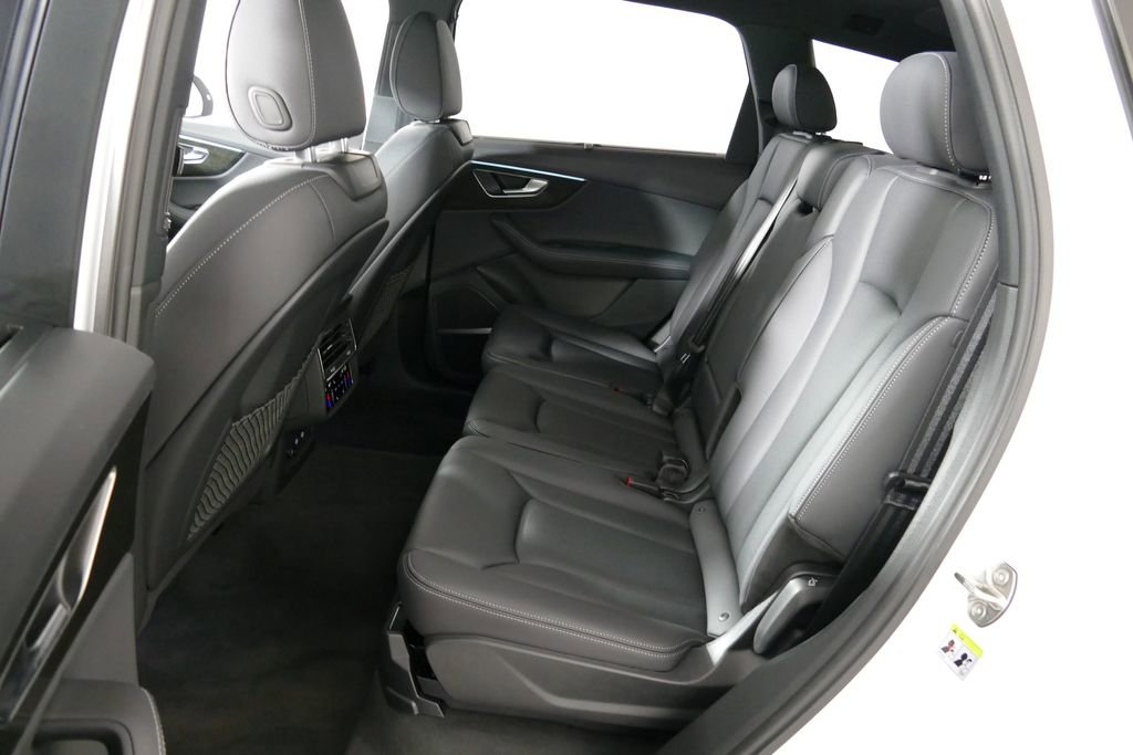Used 2025 Audi Q7 3.0T Premium Plus w/ Premium Plus Package AWD/4WD image 4