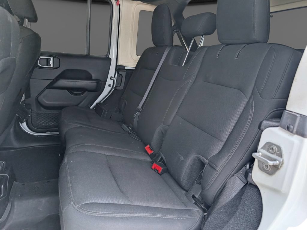 Used 2019 Jeep Wrangler Unlimited Sahara w/ Uconnect 4C Nav & Sound Group AWD/4WD image 17