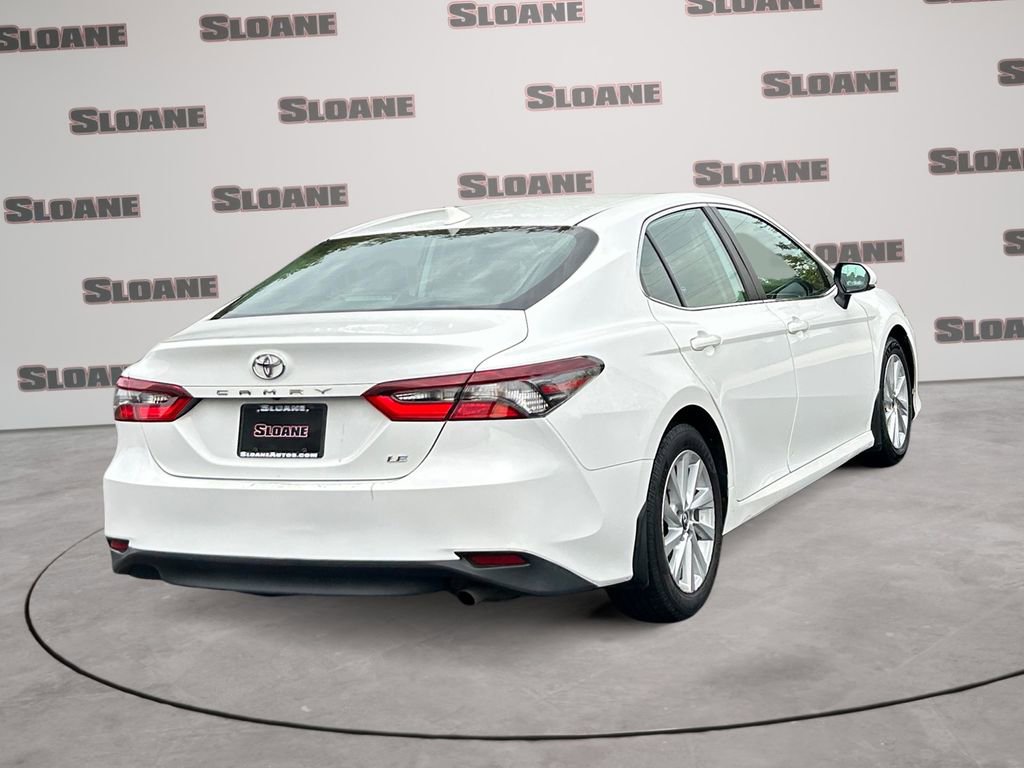 Used 2022 Toyota Camry LE FWD image 5