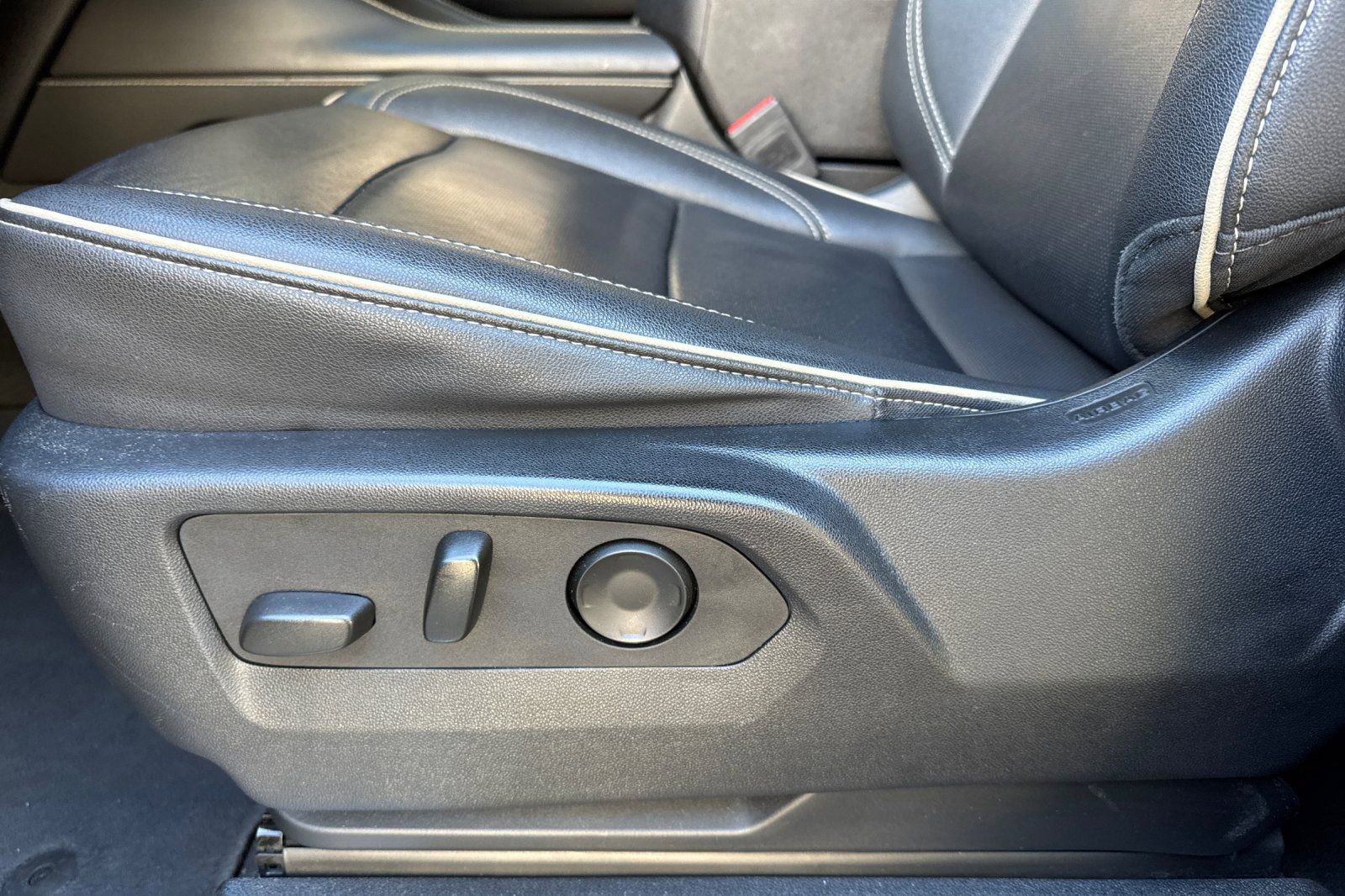 Used 2024 Chevrolet Suburban Premier image 14