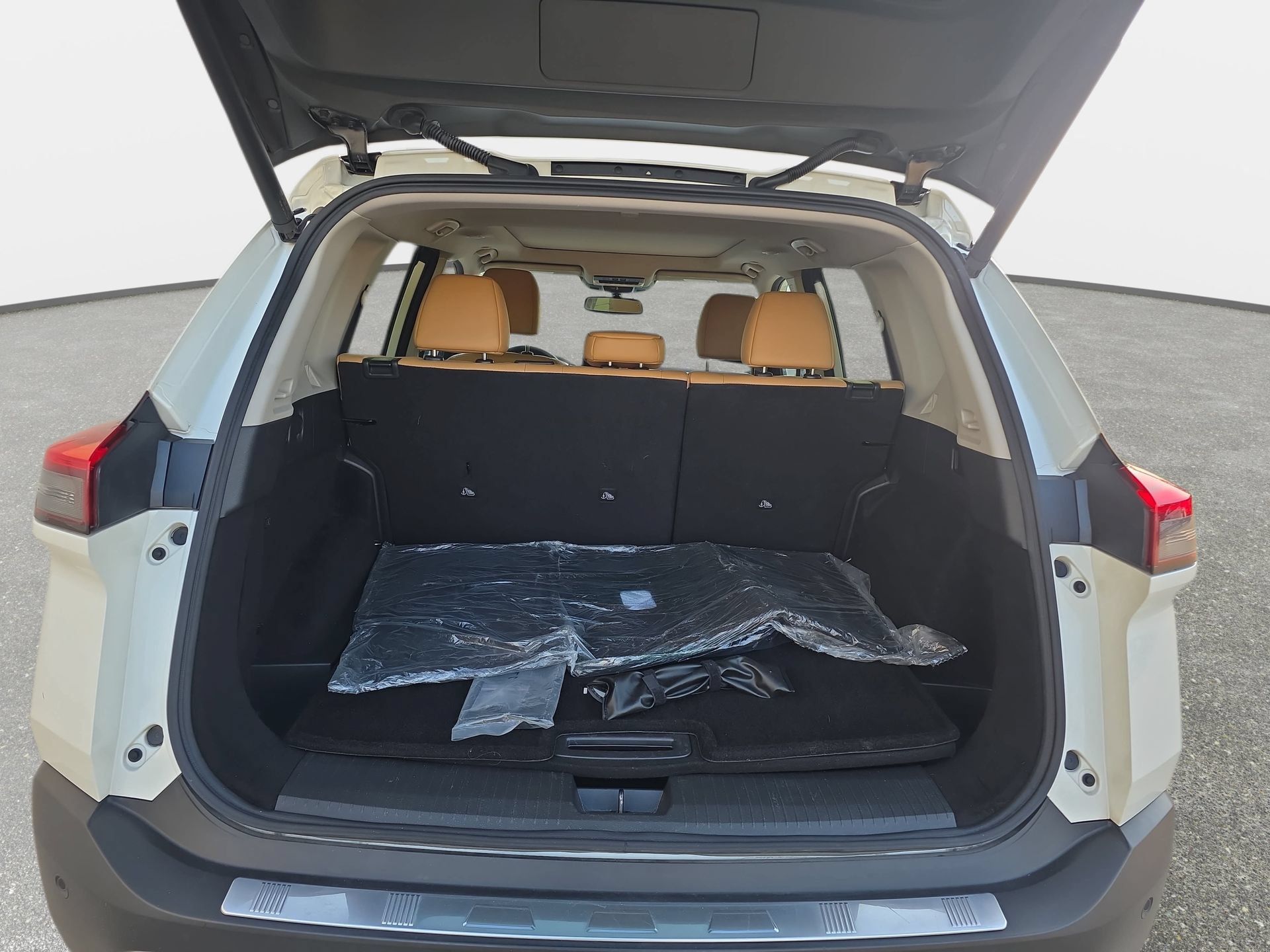 Used 2023 Nissan Rogue Platinum w/ Platinum Premium Package FWD image 12