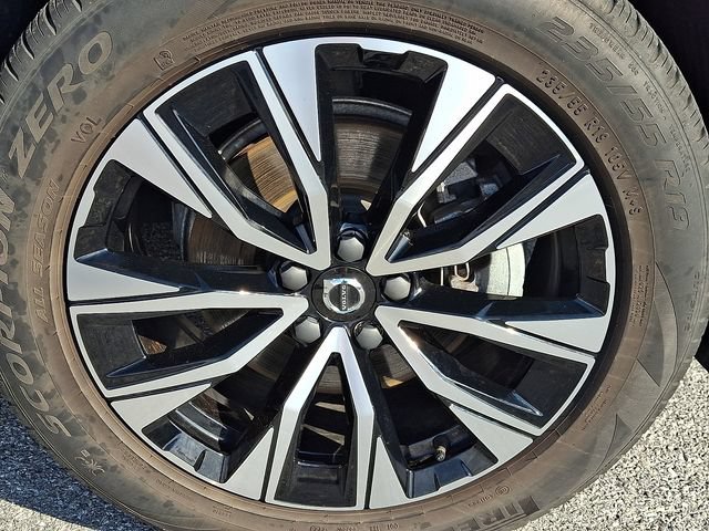 Certified 2024 Volvo XC60 B5 Core w/ Protection Package Premier AWD/4WD image 8