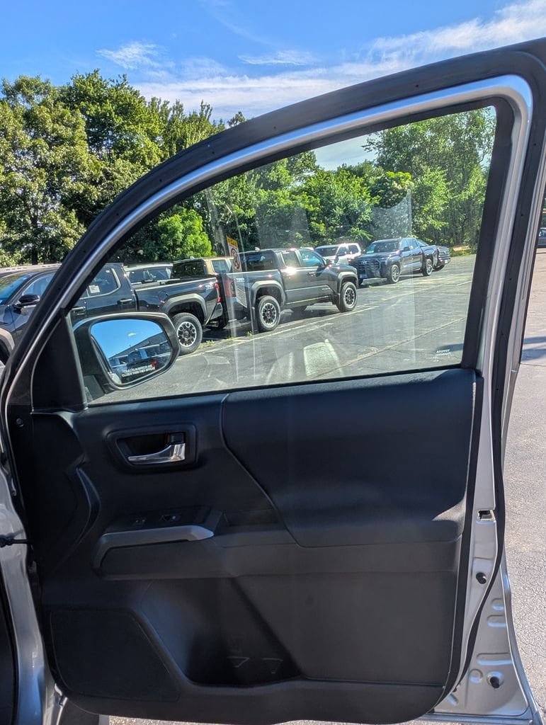 Certified 2018 Toyota Tacoma TRD Sport RWD image 18