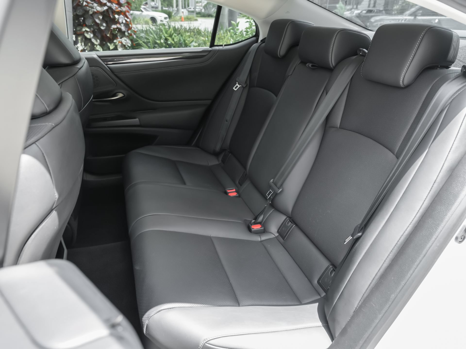 Used 2020 Lexus ES 300h w/ Premium Package FWD image 36