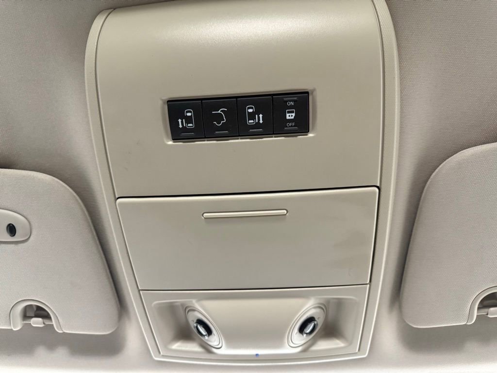 Used 2014 Chrysler Town & Country Touring image 35