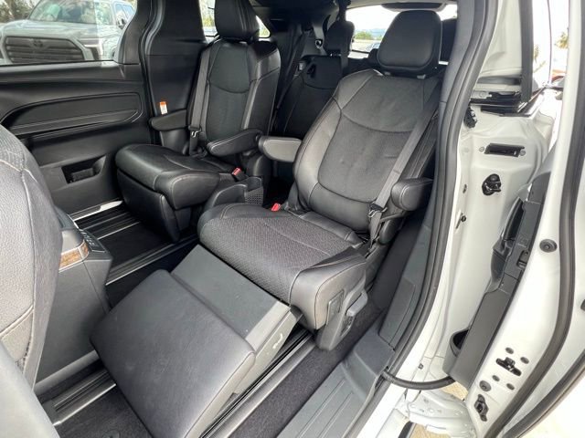 Certified 2025 Toyota Sienna Platinum image 15