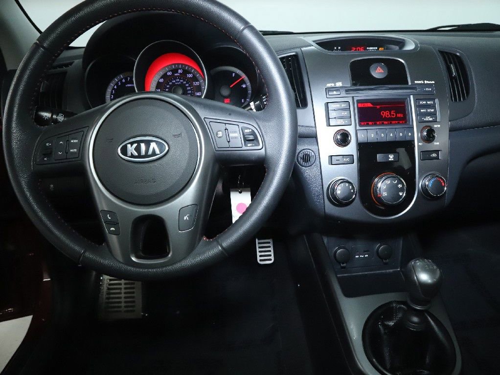 Used 2010 Kia Forte SX image 30