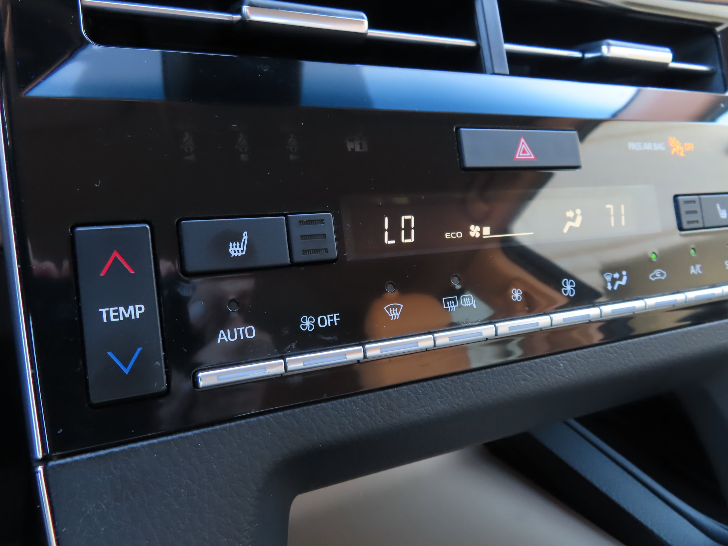 Used 2021 Toyota Avalon XLE image 23