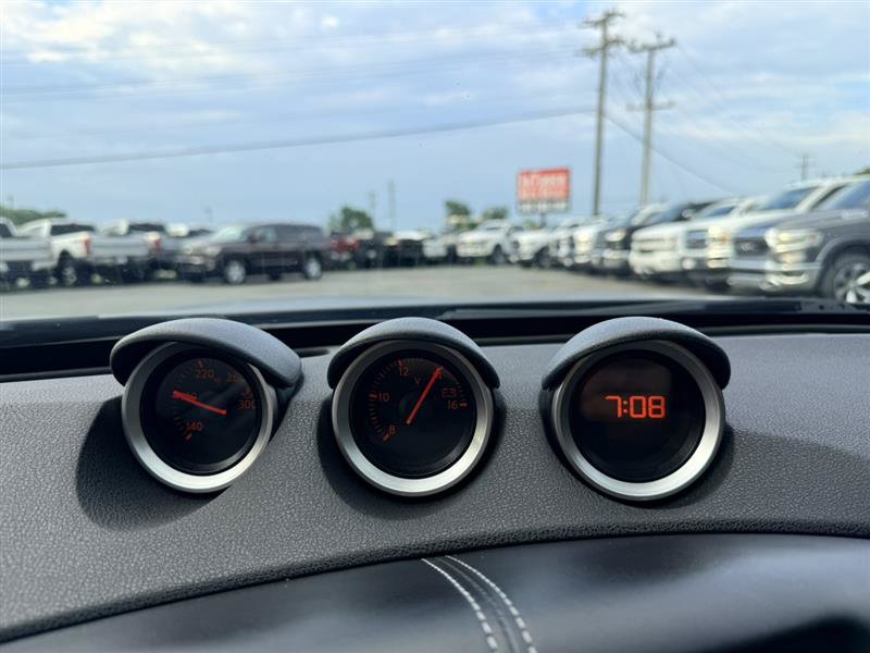 Used 2015 Nissan 370Z Touring RWD image 25