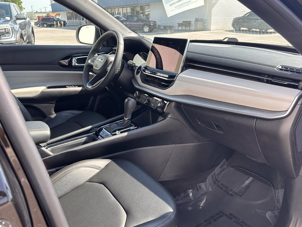 Used 2024 Jeep Compass Limited AWD/4WD image 23