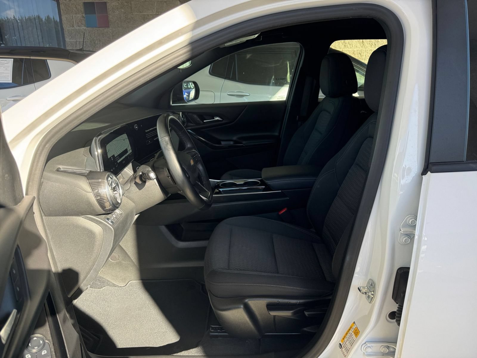 Used 2025 Chevrolet Equinox LT AWD/4WD image 27