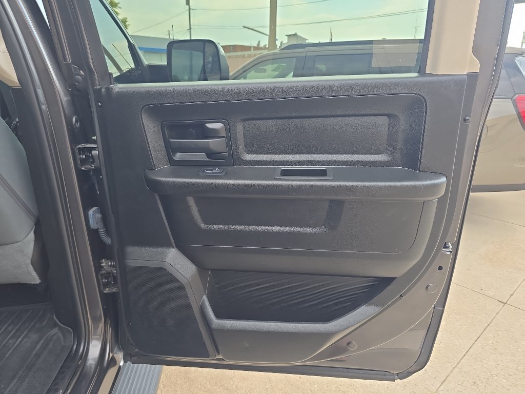 Used 2018 RAM 2500 Tradesman w/ Chrome Appearance Group AWD/4WD image 34