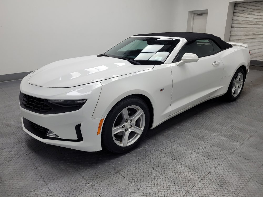 Used 2020 Chevrolet Camaro LT RWD image 2