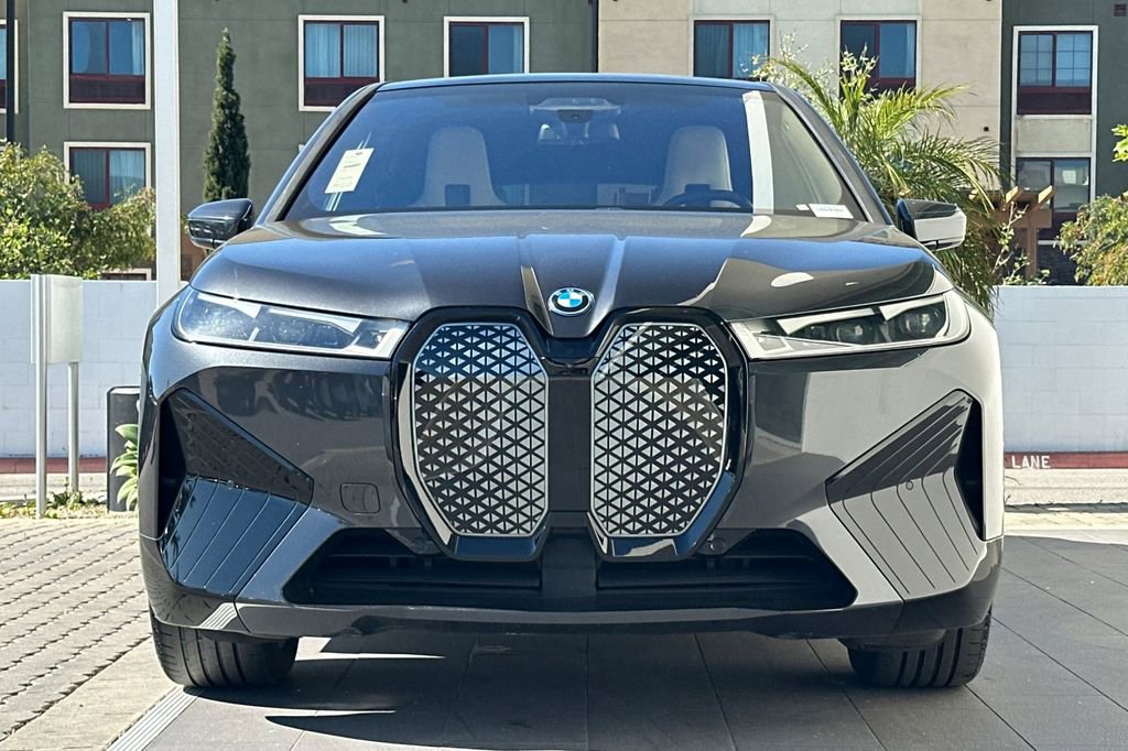 Used 2023 BMW iX M60 w/ Executive Package image 8