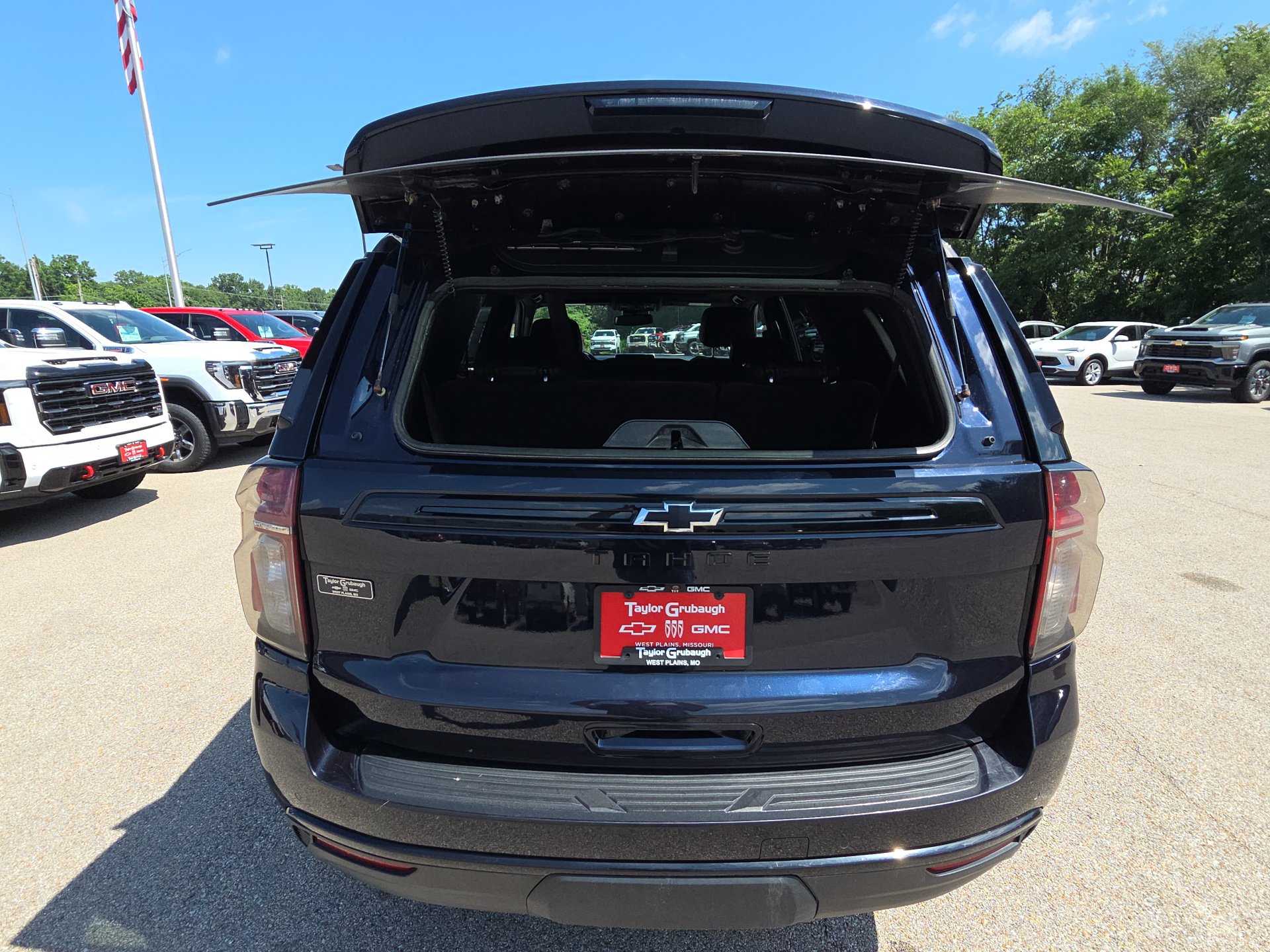 Used 2023 Chevrolet Tahoe Z71 AWD/4WD image 36
