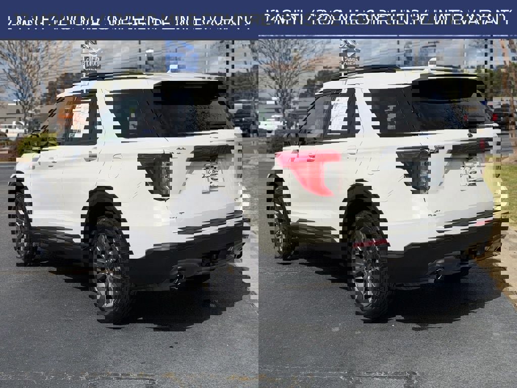 Certified 2022 Ford Explorer XLT w/ Equipment Group 202A image 5