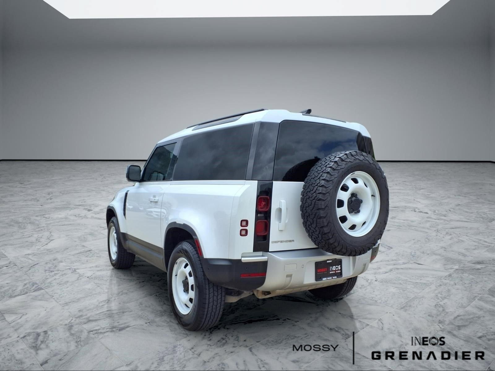 Used 2022 Land Rover Defender 90 AWD/4WD image 2