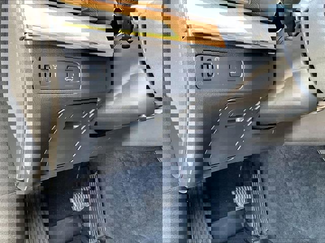 Used 2022 Volvo XC90 T6 Momentum w/ Climate Package AWD/4WD image 31