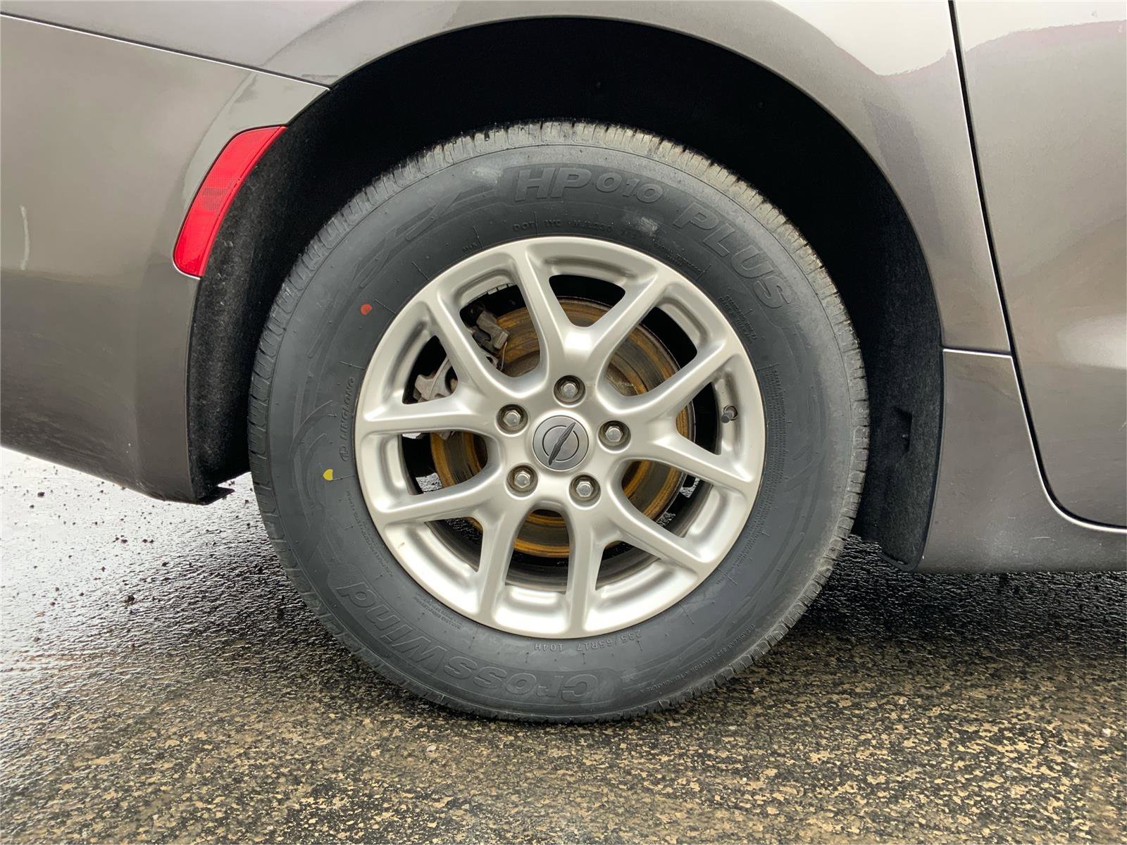 Used 2023 Chrysler Voyager LX image 28