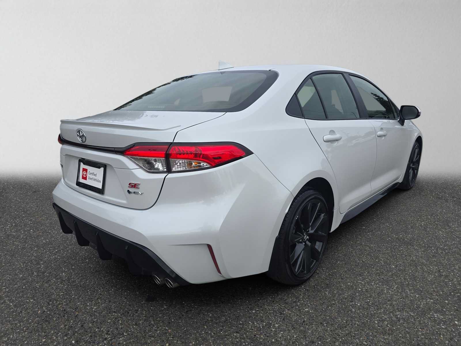 Certified 2026 Toyota Corolla SE w/ SE Premium Package FWD image 3