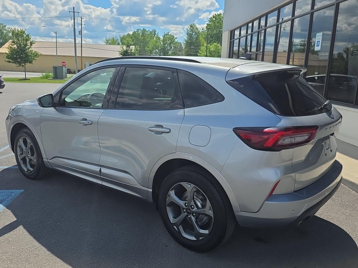 Used 2023 Ford Escape ST-Line Select w/ Tech Pack #1 AWD/4WD image 3