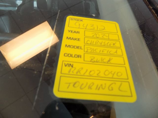 Used 2024 Chrysler Pacifica Touring-L image 38