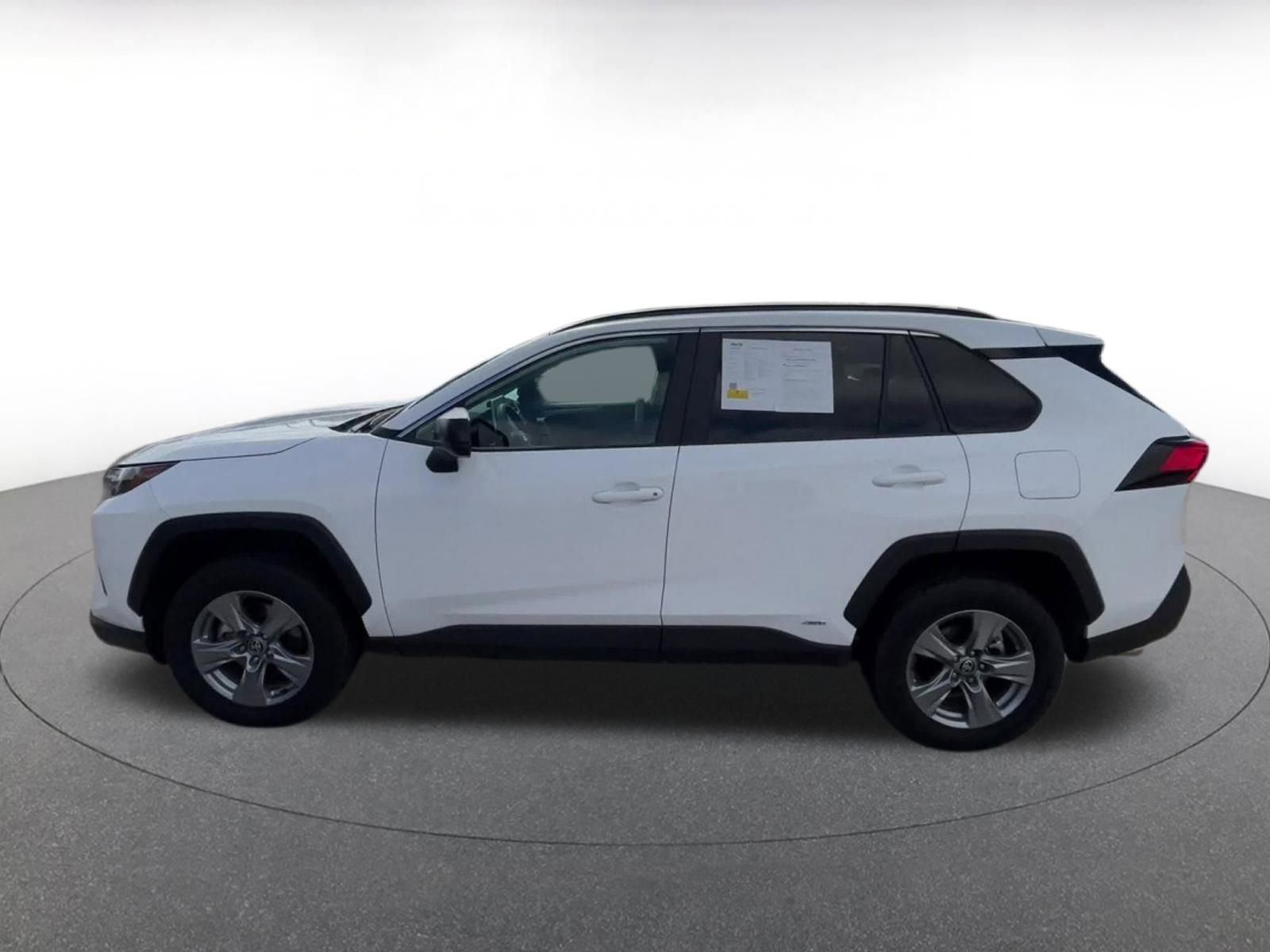 Used 2025 Toyota RAV4 LE image 9