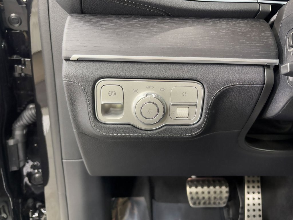 Used 2025 Mercedes-Benz GLS 580 4MATIC image 10