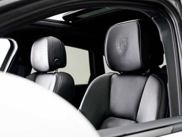 Certified 2025 Porsche Macan image 10