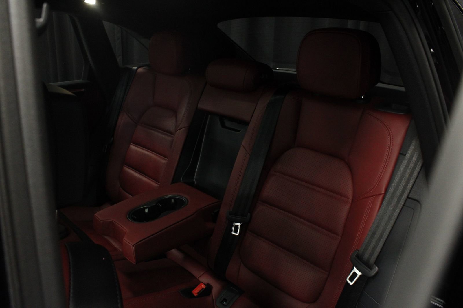 Certified 2025 Porsche Macan S AWD/4WD image 42