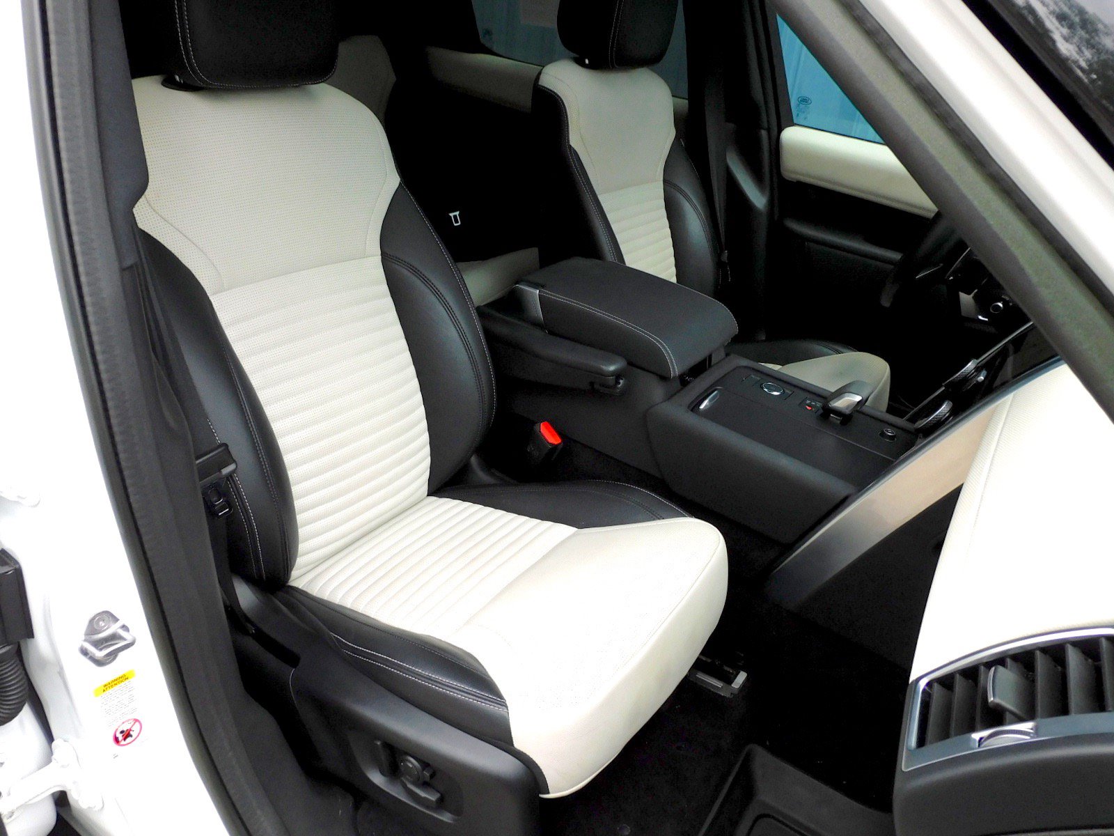 Used 2023 Land Rover Discovery S R-Dynamic AWD/4WD image 21