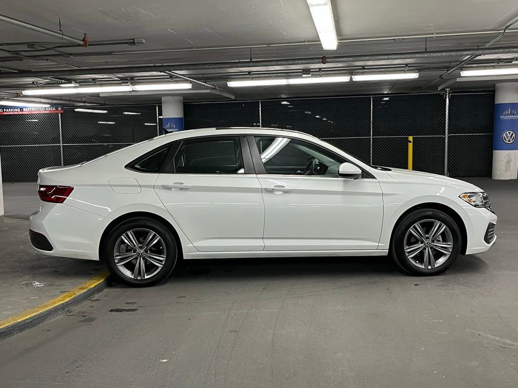 Used 2023 Volkswagen Jetta SE w/ Panoramic Sunroof Package image 37