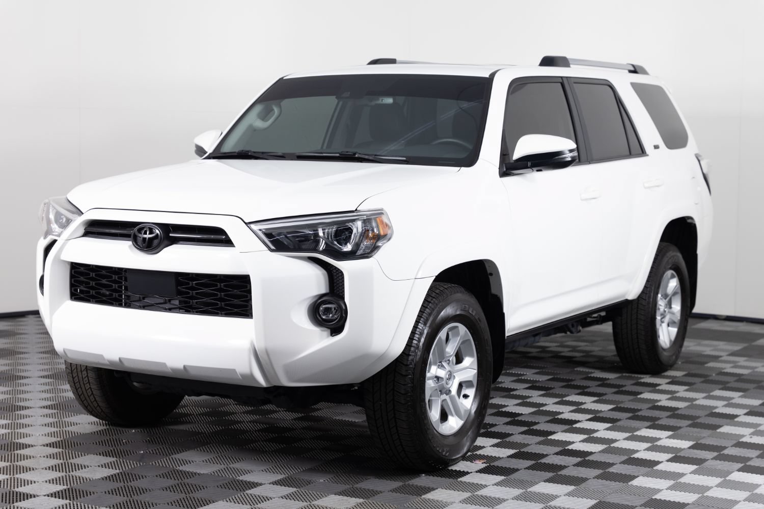 Used 2023 Toyota 4Runner SR5 Premium w/ Moonroof Package AWD/4WD image 2