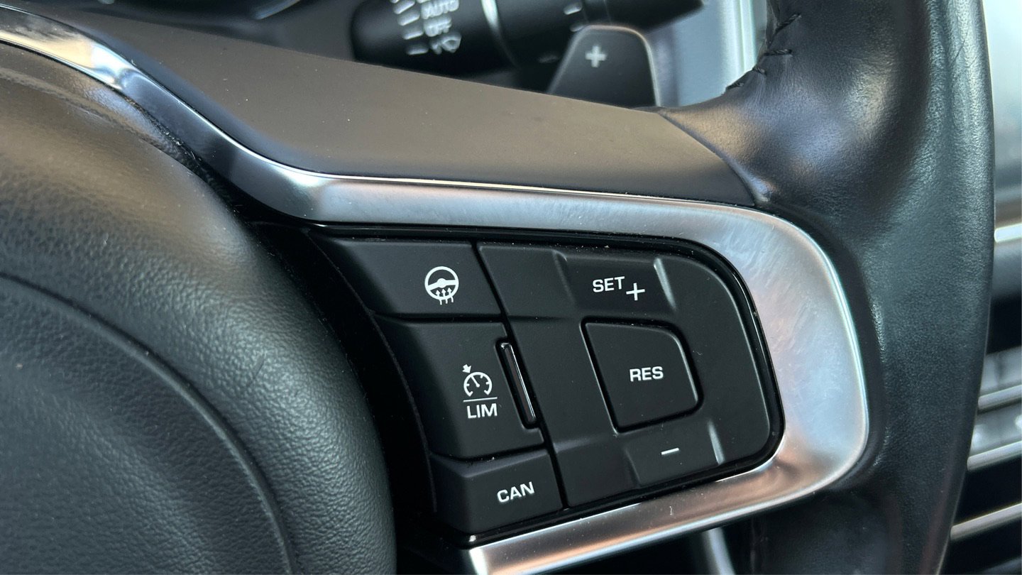 Used 2016 Jaguar XF R-Sport image 30