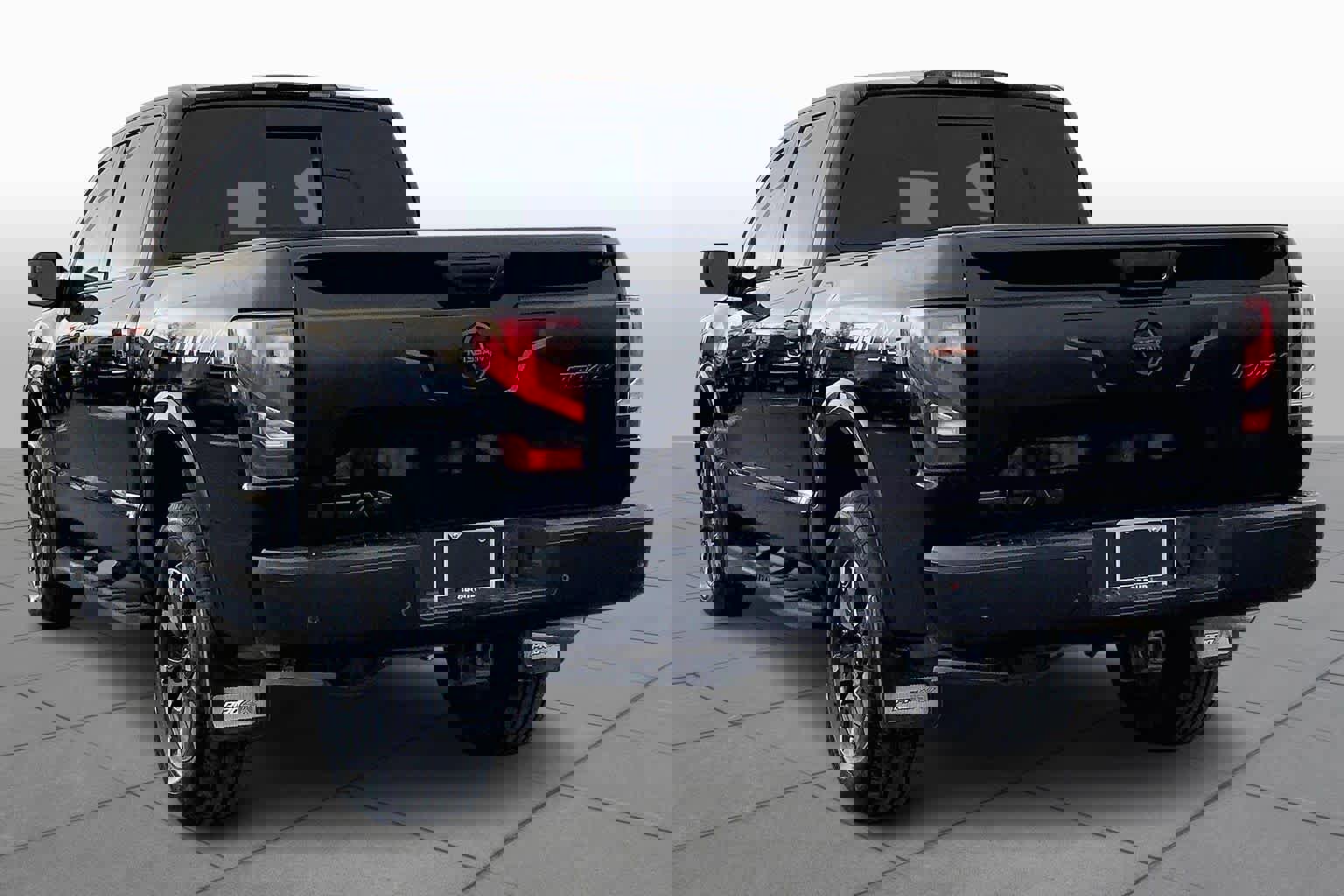 Used 2020 Nissan Titan PRO-4X w/ Pro-4x Convenience Package image 12