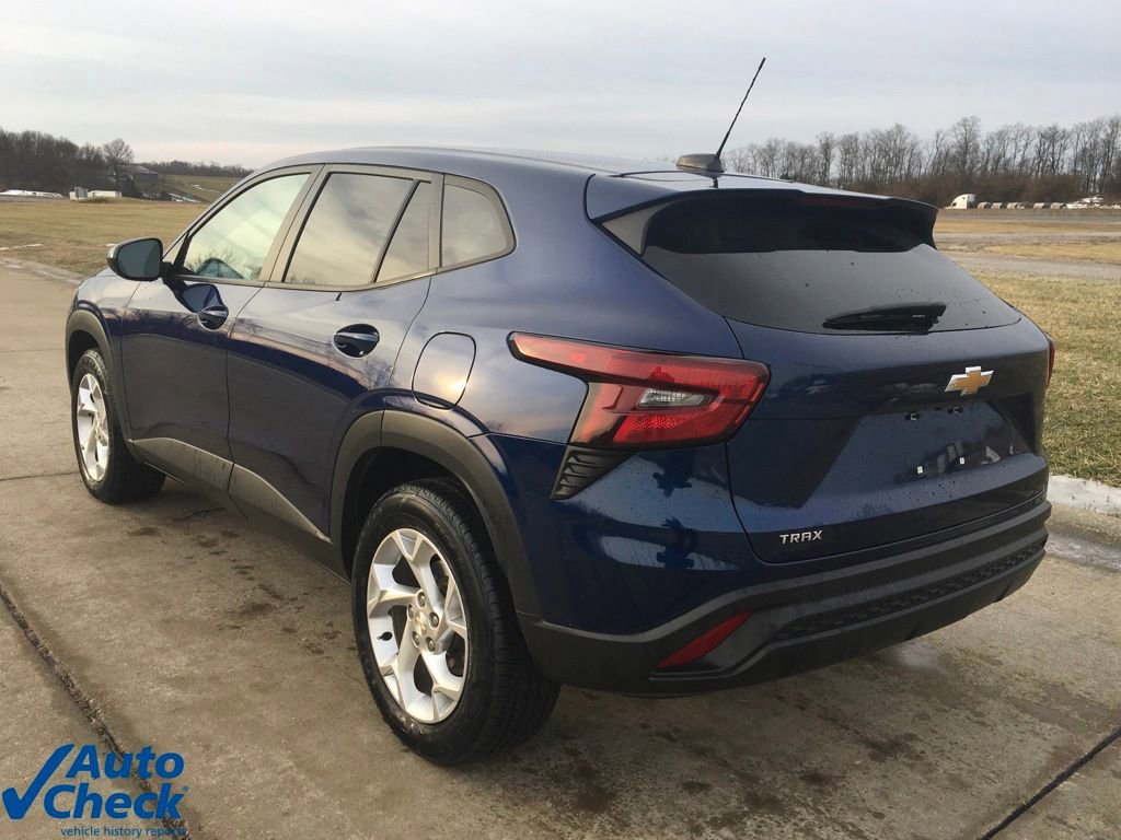 Used 2024 Chevrolet Trax LS w/ LS Convenience Package image 4