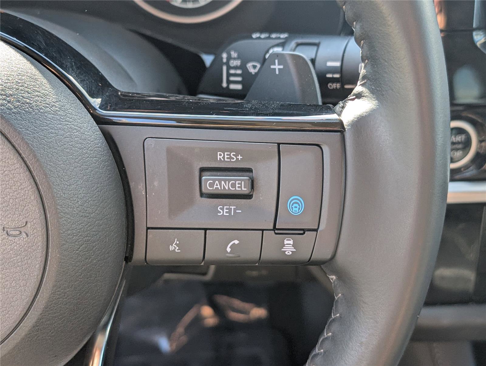 Used 2023 Nissan Pathfinder SV image 24