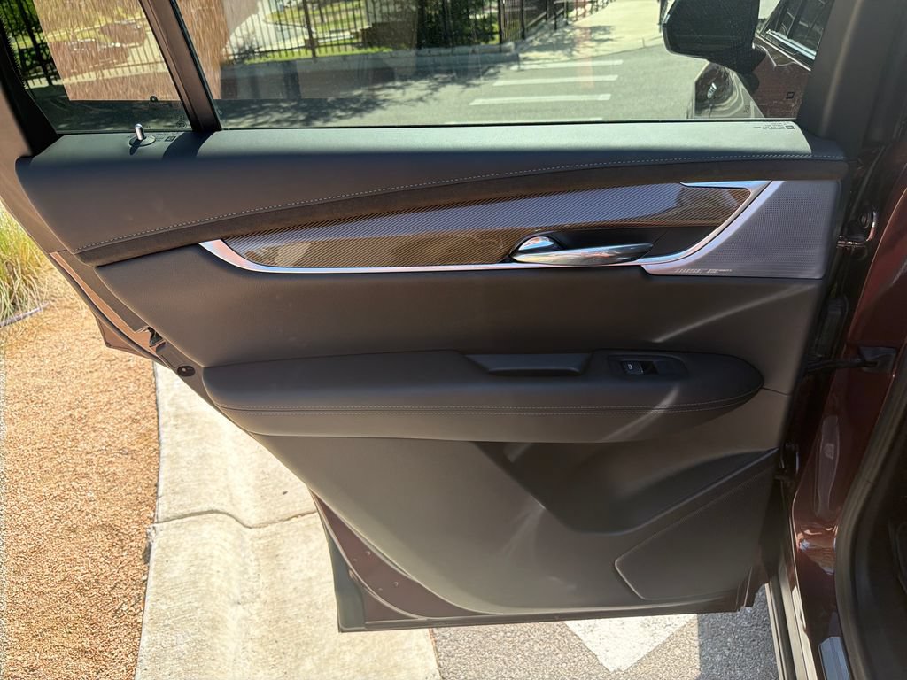 Certified 2023 Cadillac XT6 Sport w/ Platinum Package AWD/4WD image 32