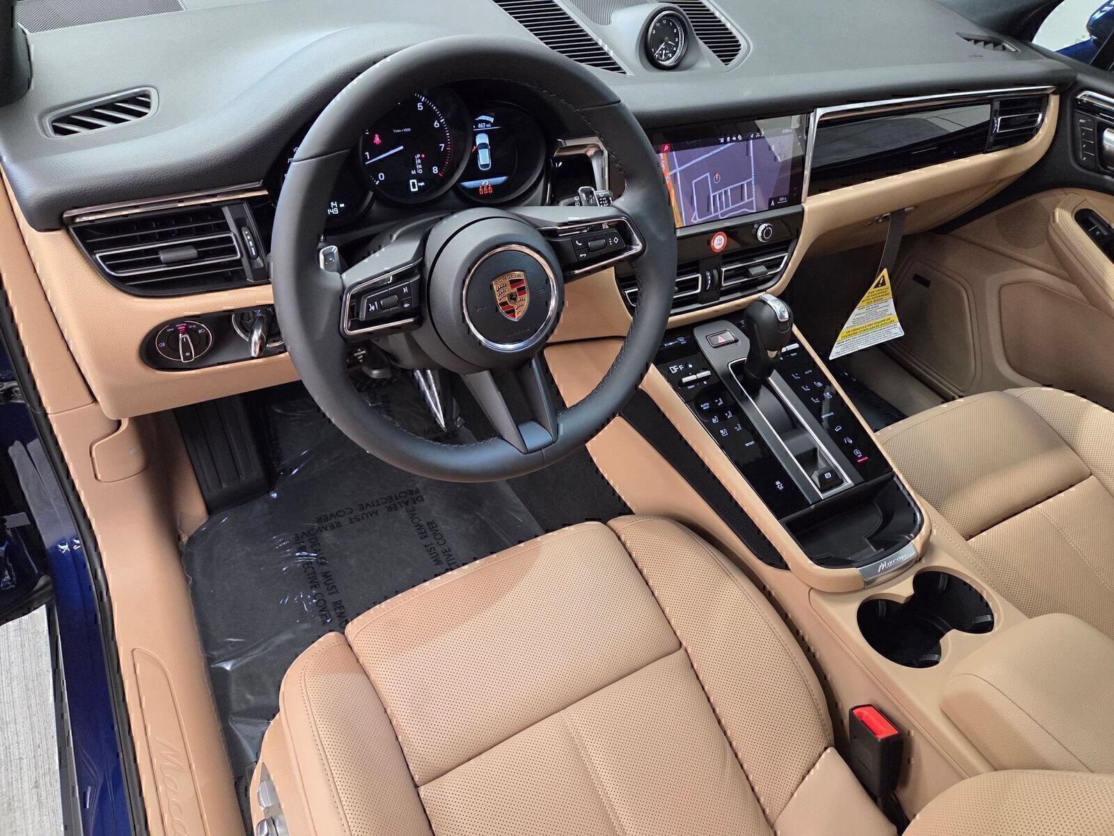 Certified 2026 Porsche Macan AWD/4WD image 4